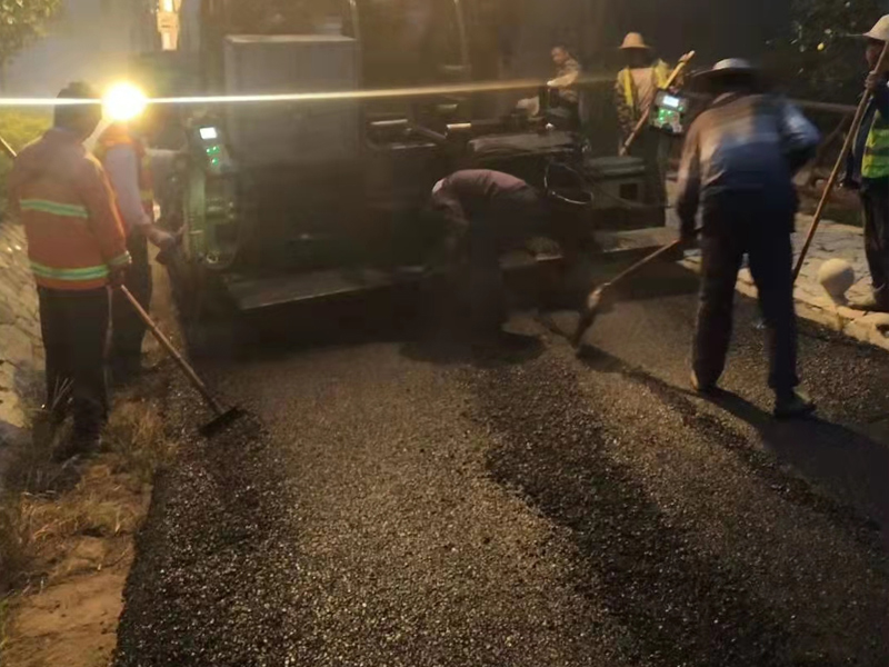 道路瀝青攤鋪  